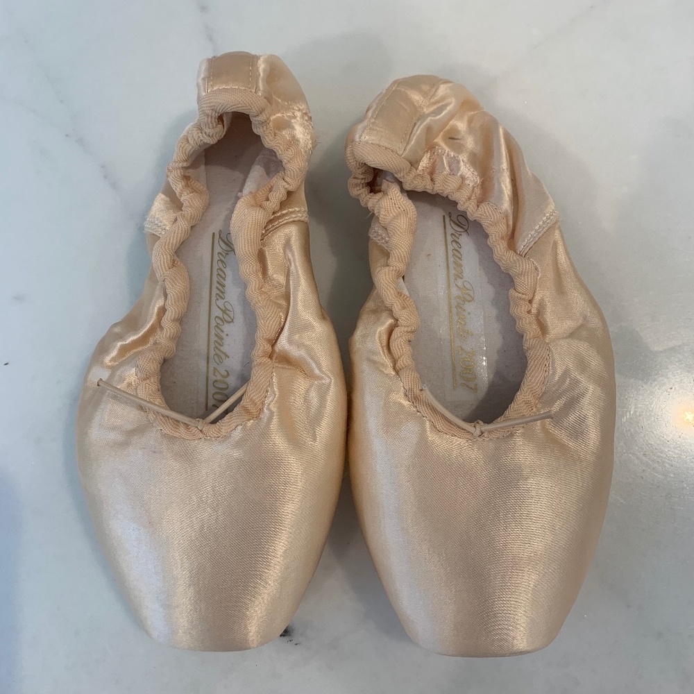 Pointe Shoes New